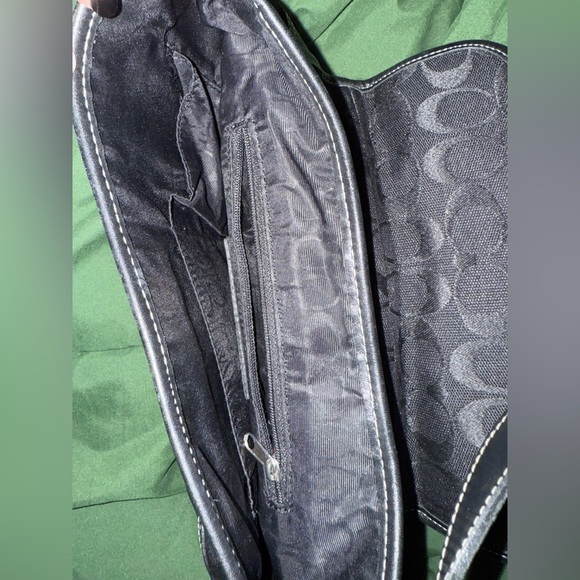 Early 2000s black coach purse - Picture 4 of 5